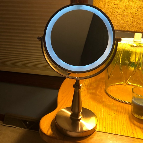 Rose Gold LED Lighted Makeup / Vanity Mirror - Picture 2 of 5